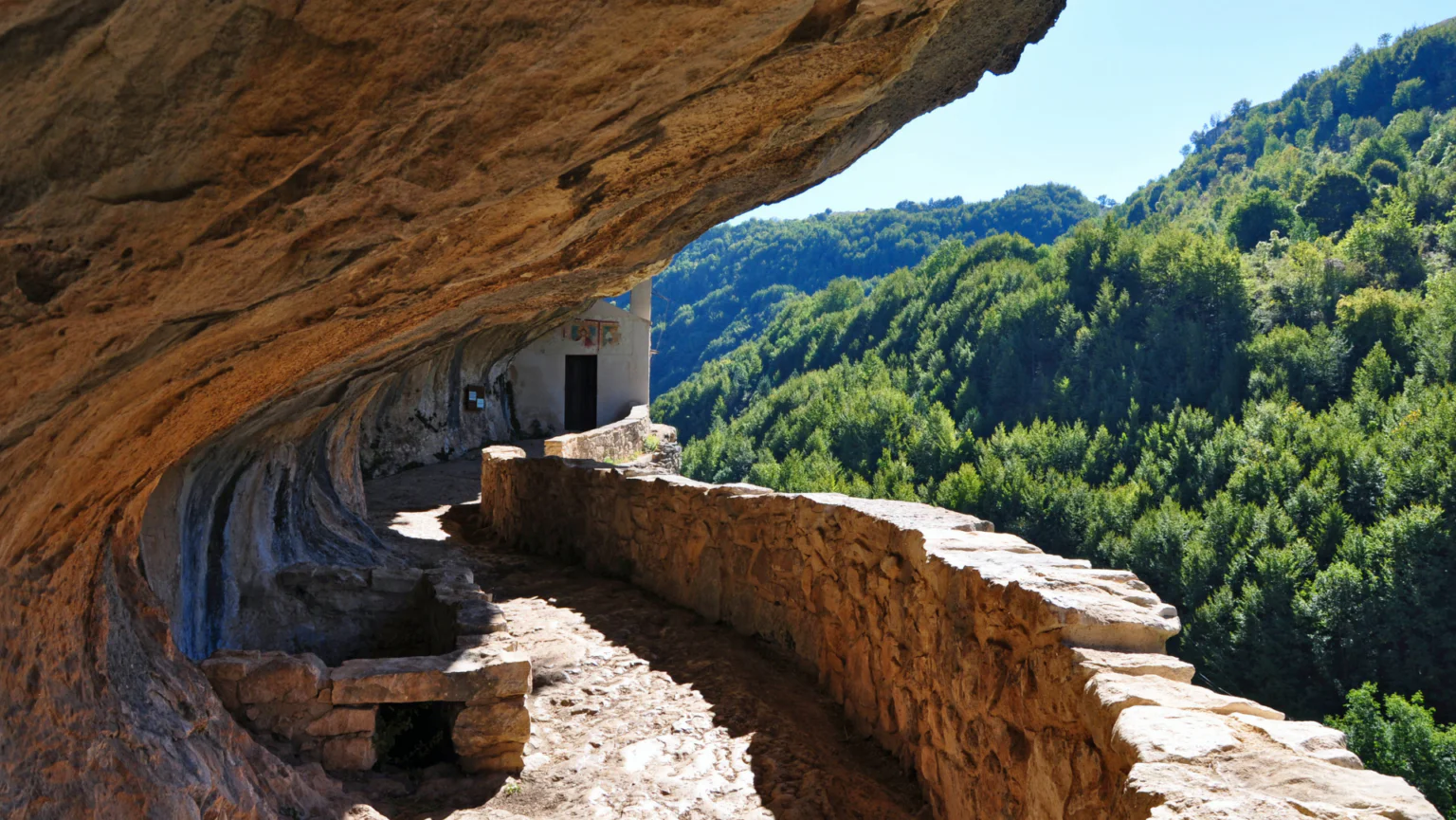 eremo di san bartolomeo, abruzzo