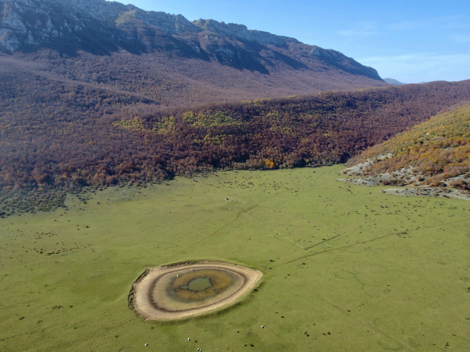 laghetto del sirente, abruzzo